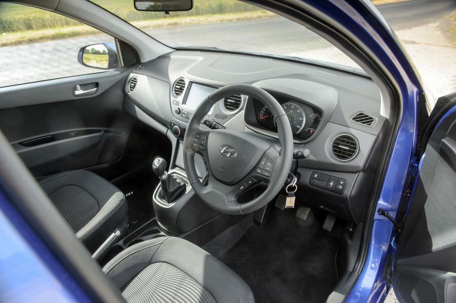 Интерьер Hyundai i10 2016 года  (UK) (фото 36 из 41)